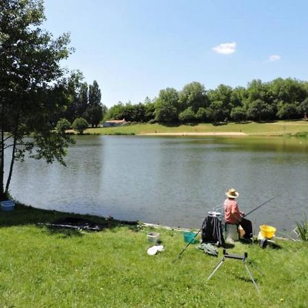 Camping Du Lac Hotel Pouzauges Exterior foto