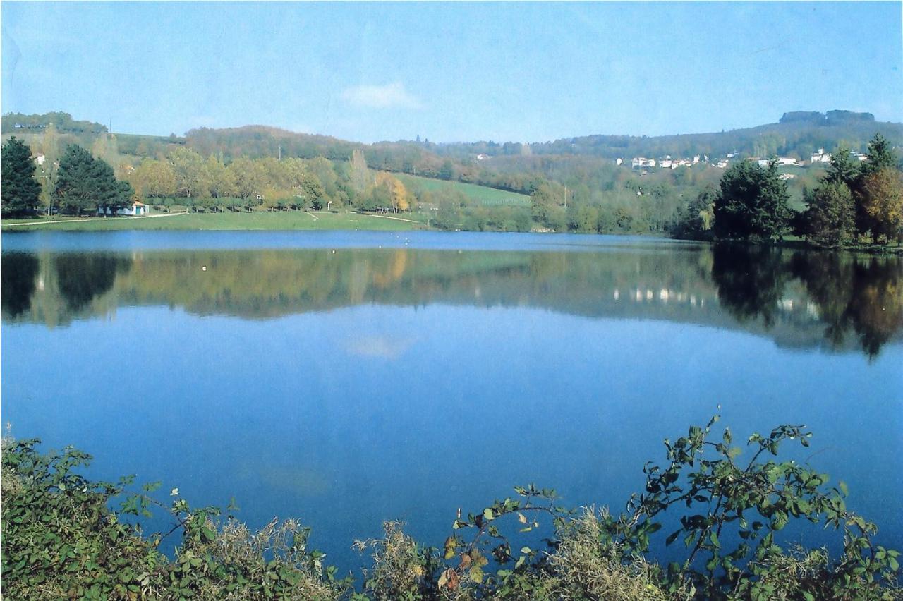 Camping Du Lac Hotel Pouzauges Exterior foto